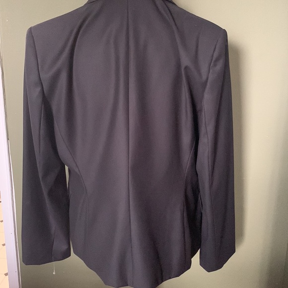BNWOT ANNE KLEIN Black Blazer, two front pockets, with stitching details. - Picture 5 of 12